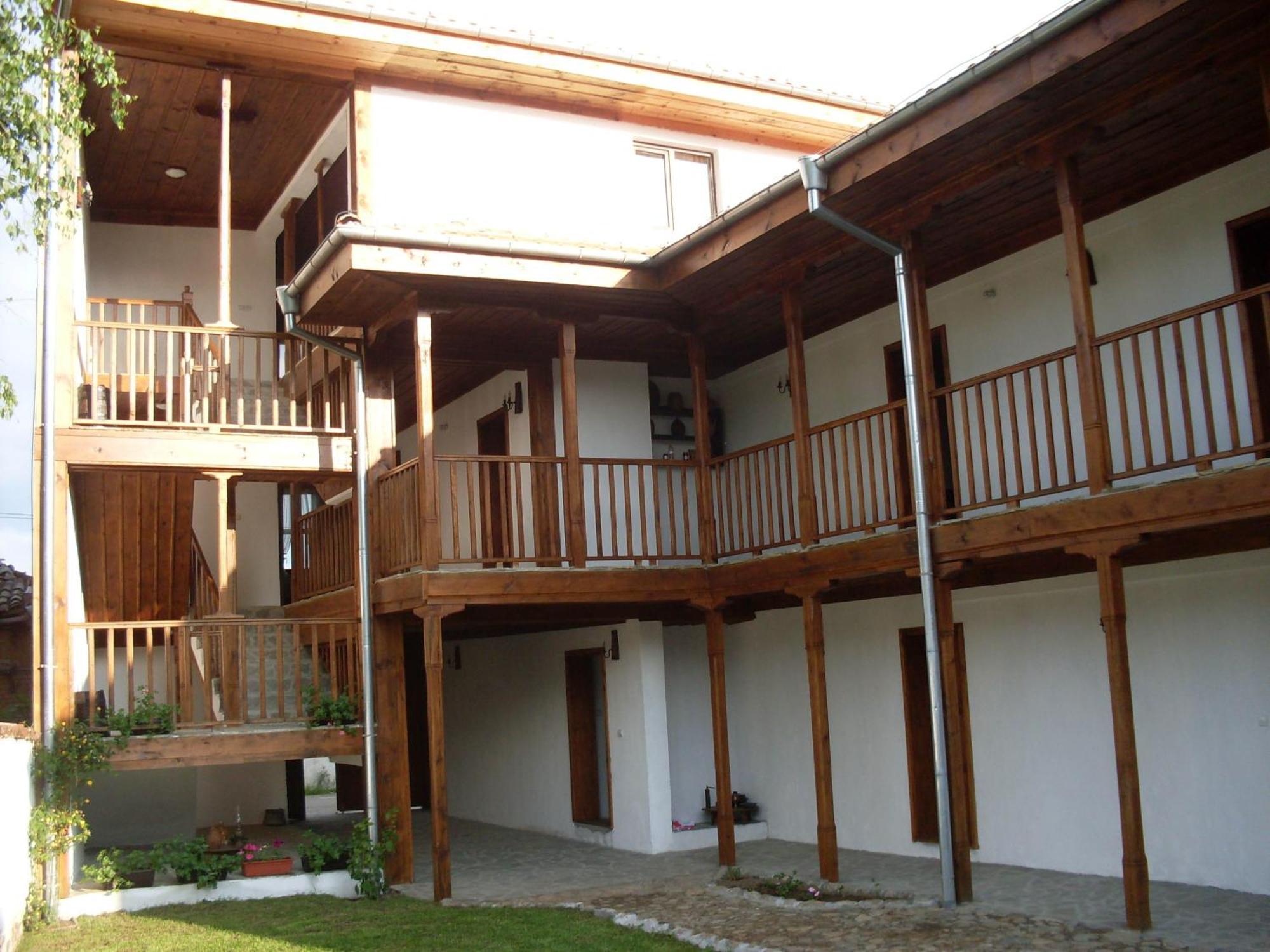 Tsutsovi House Hotell Kalofer Eksteriør bilde
