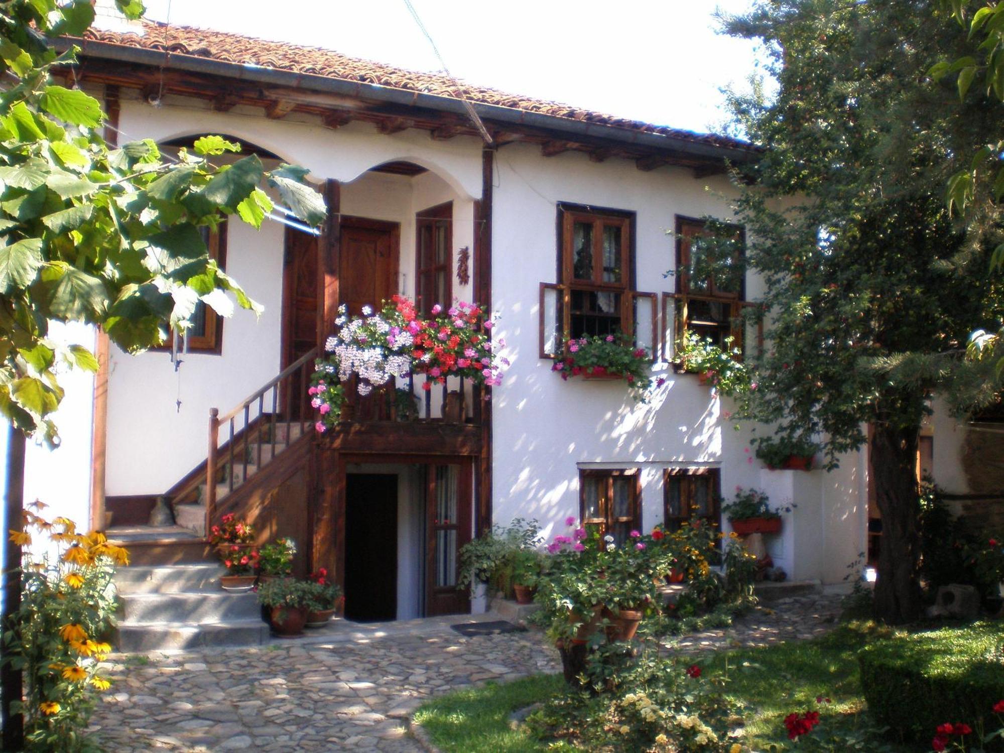 Tsutsovi House Hotell Kalofer Eksteriør bilde